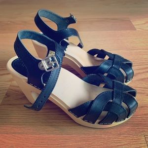 Never been worn - Hasbeen Swedish clogs